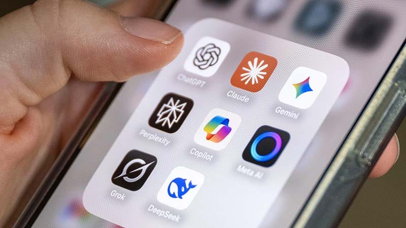 🛎️ Trump Ban Sends Claude to #1