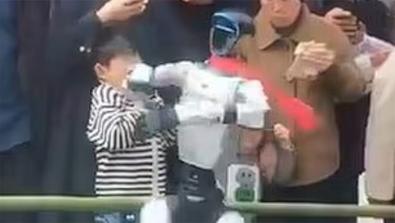 🤖 Unitree Humanoid Hits a Child