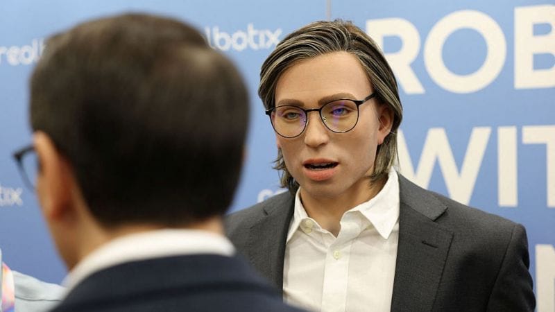 🤖 First Memory-Enabled Humanoid