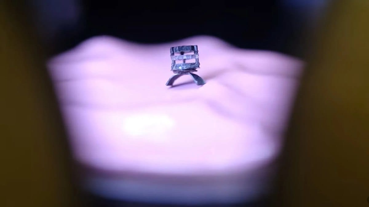 🤖 Surgery Shrinks to Seed Size