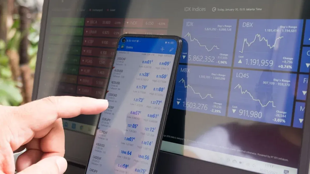⛵ Anthropic Crashes $200B