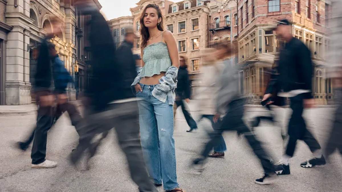 🎯 American Eagle Reworks BTS