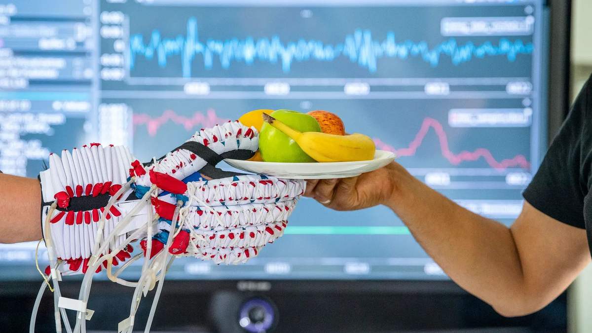 🤖 Paralyzed Hands Get Air Muscles