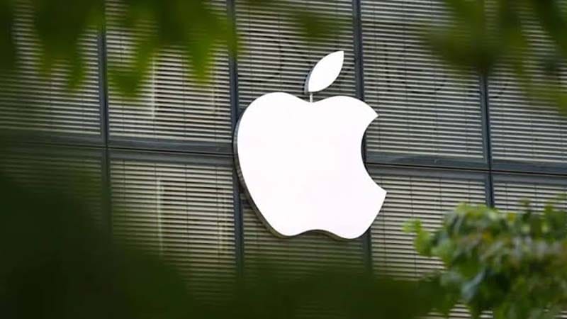 ⛵ Apple Eyes Chip Startups