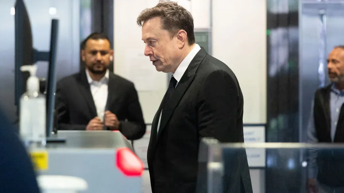 ⛵ Apple Suit Sparks AI Feud