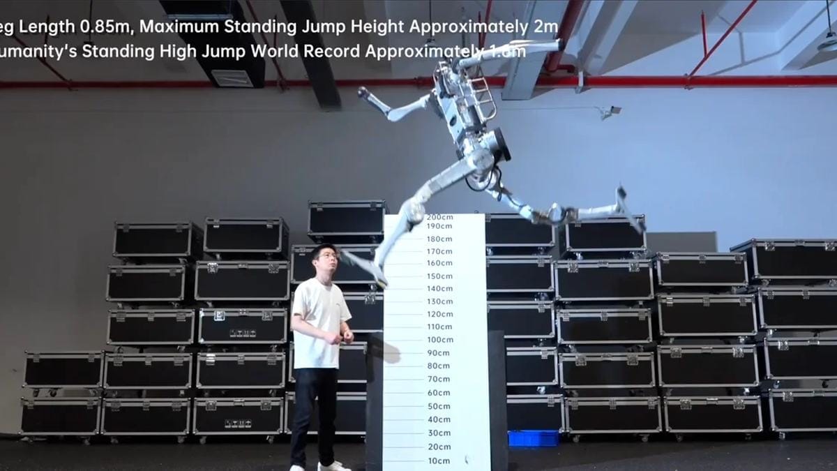 🤖 Unitree Chases Superman Physics