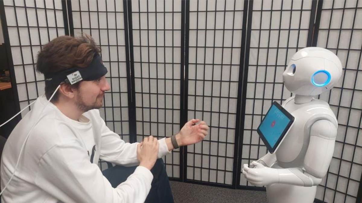 🤖 Trust Breaks Where Robots Smile