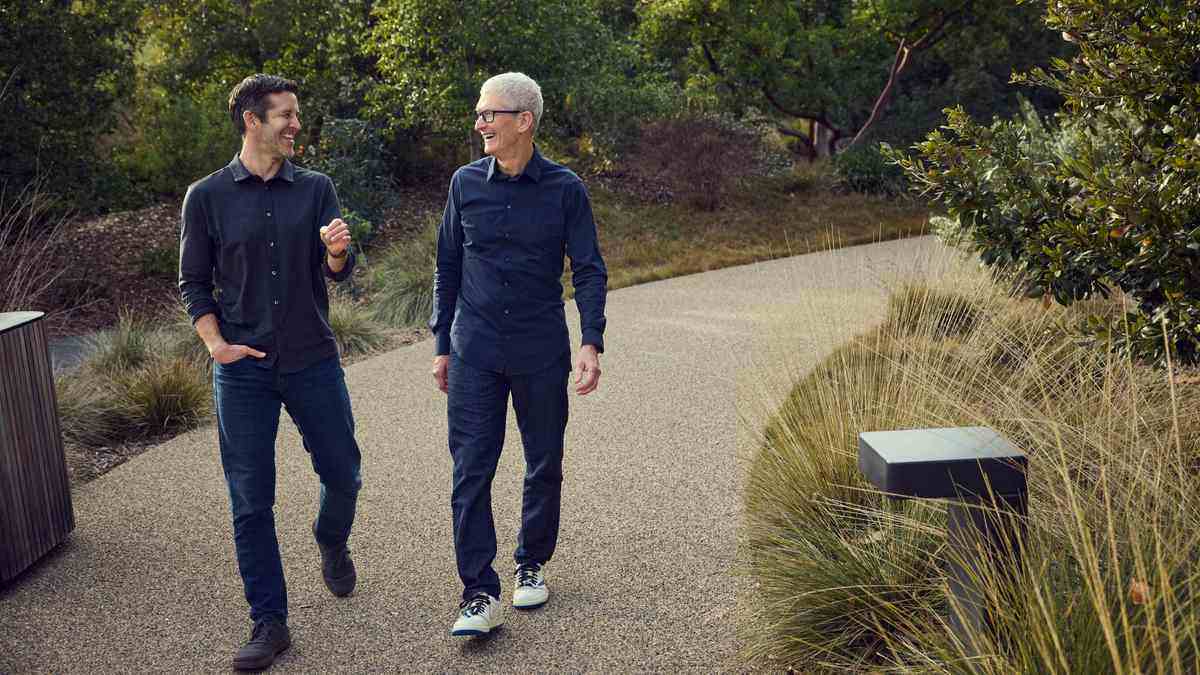 🛎️ Tim Cook Left An AI Mess
