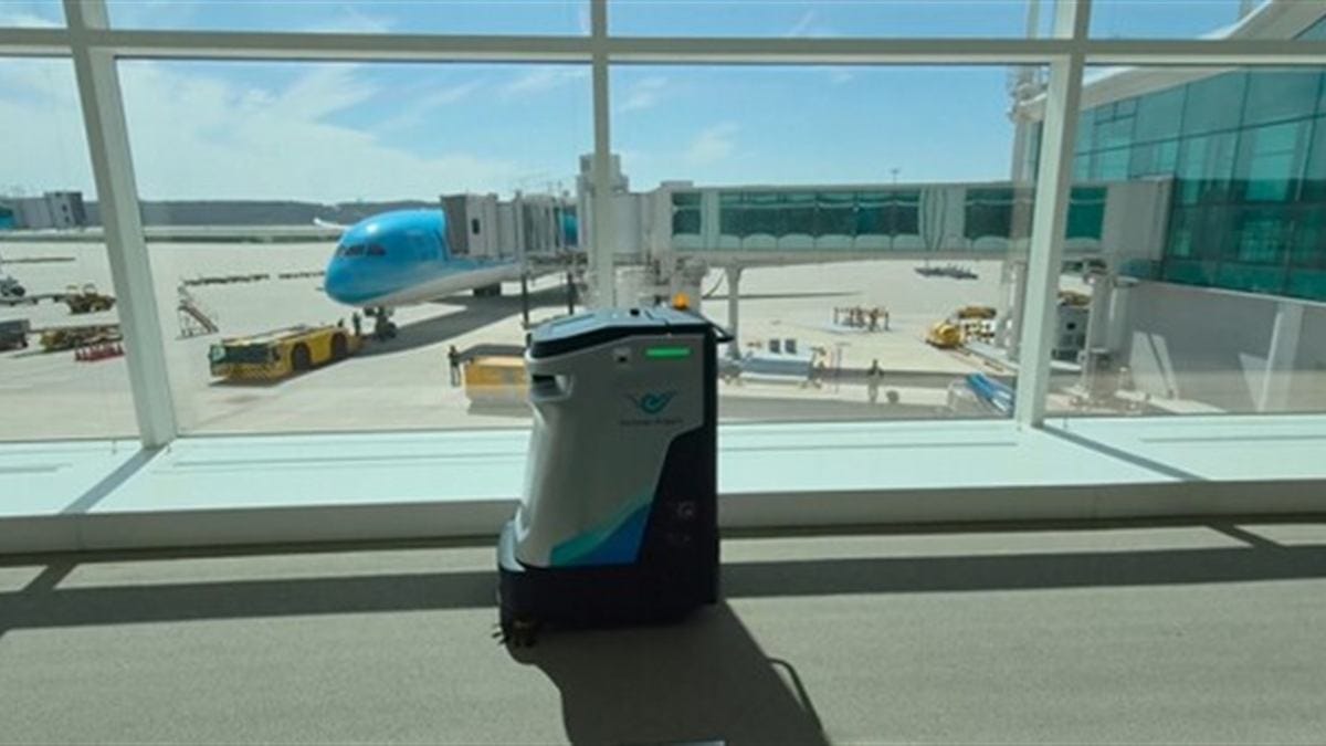 Twenty-One Robots Take The Terminal