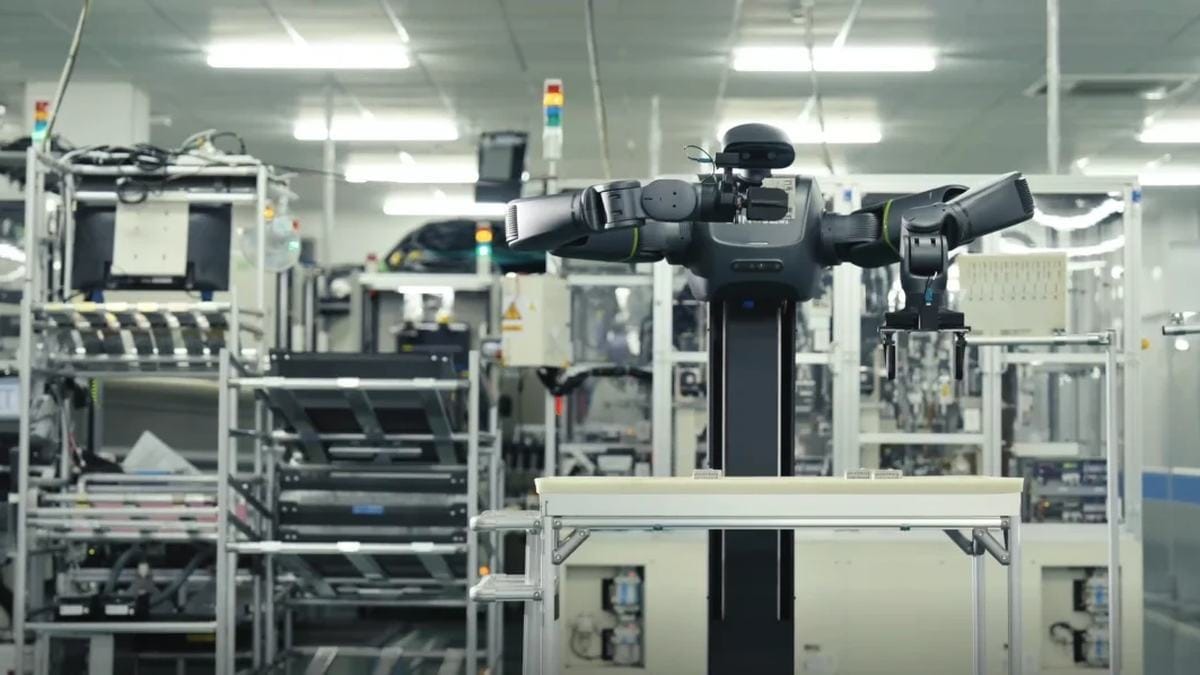 🤖 Factory Arms Leave The Floor