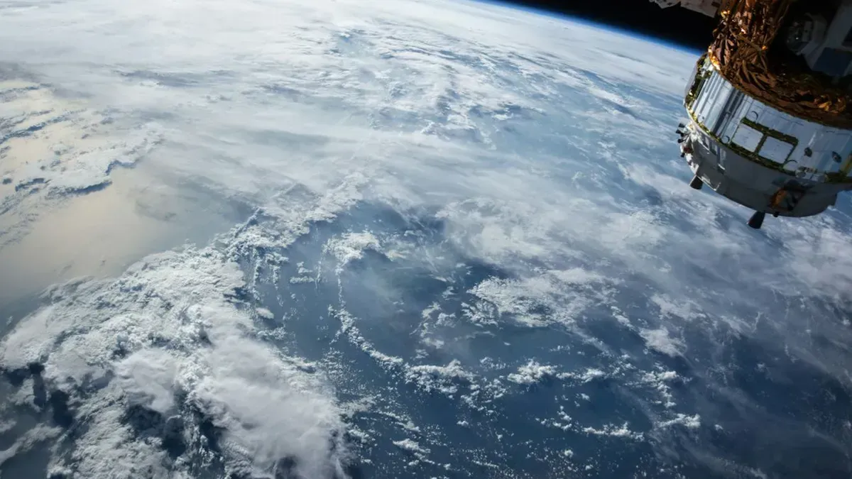 ⛵ FCC Clears SpaceX Starlink Mobile