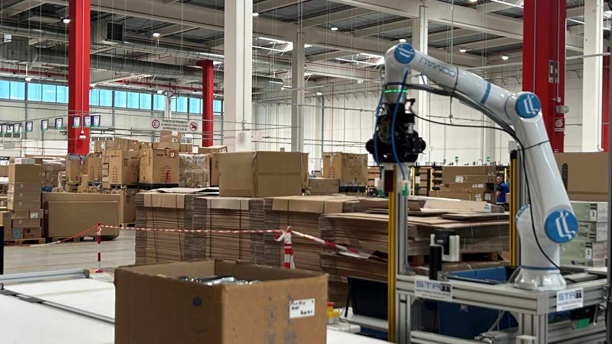 Decathlon Lets A Cobot Pick