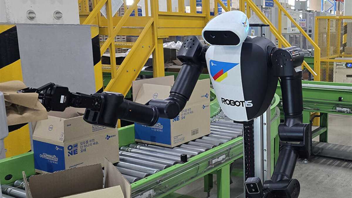 A Warehouse Gives Robots A Shift