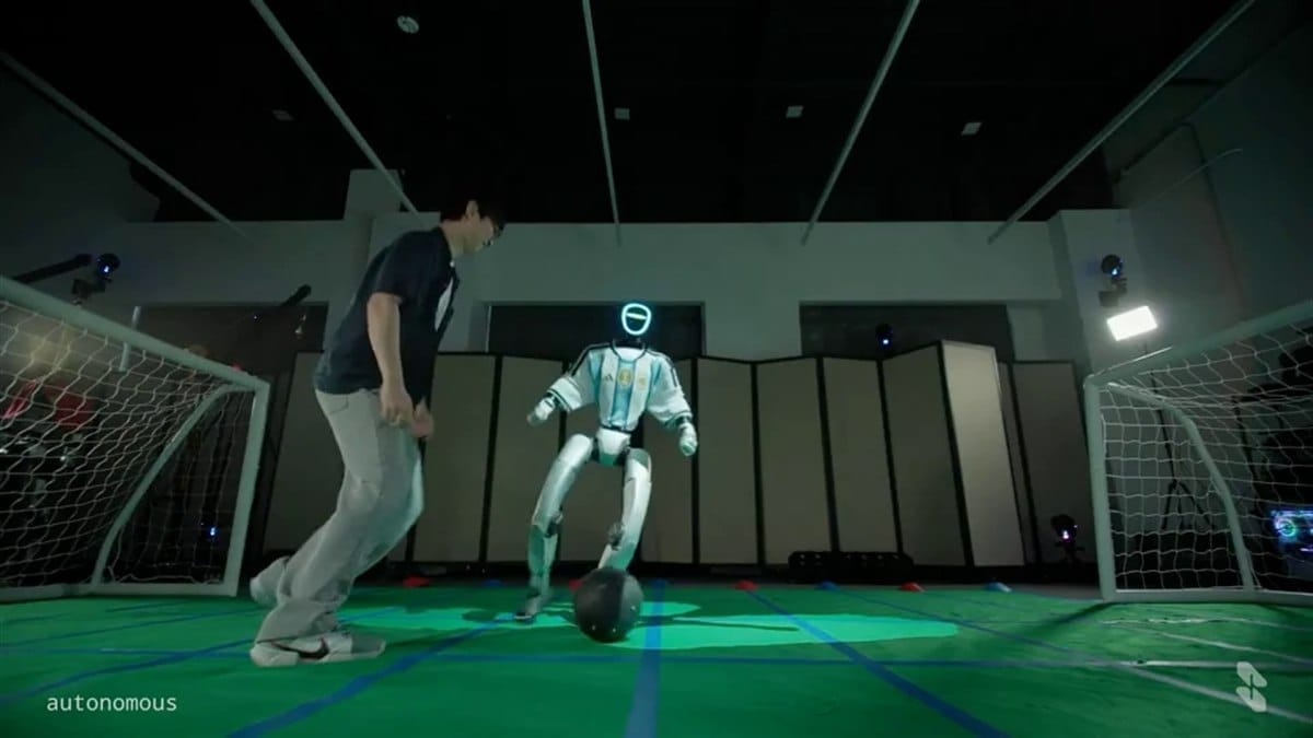 🤖 Soccer Starts Teaching Itself
