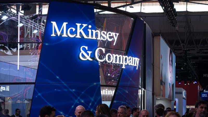 📍McKinsey Makes Candidates Debate AI