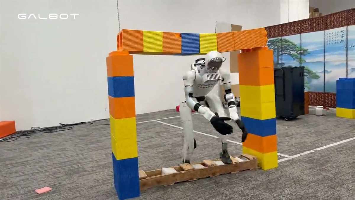🤖 Humanoid Learns To Duck